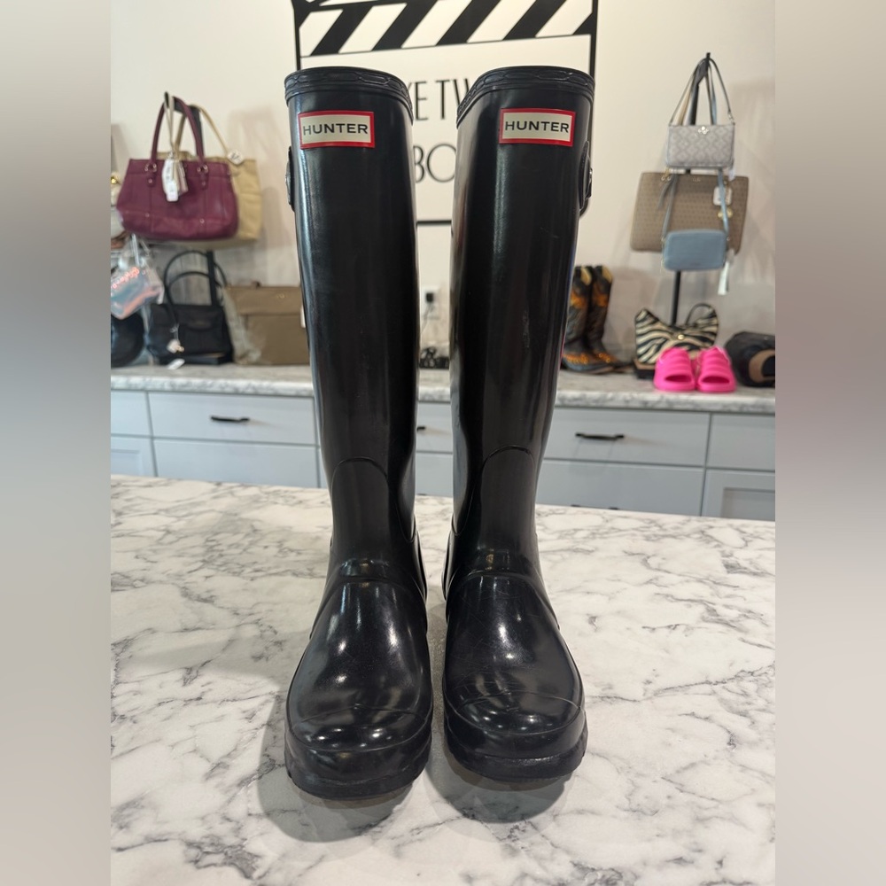 Hunter shinny black rain boots size 6